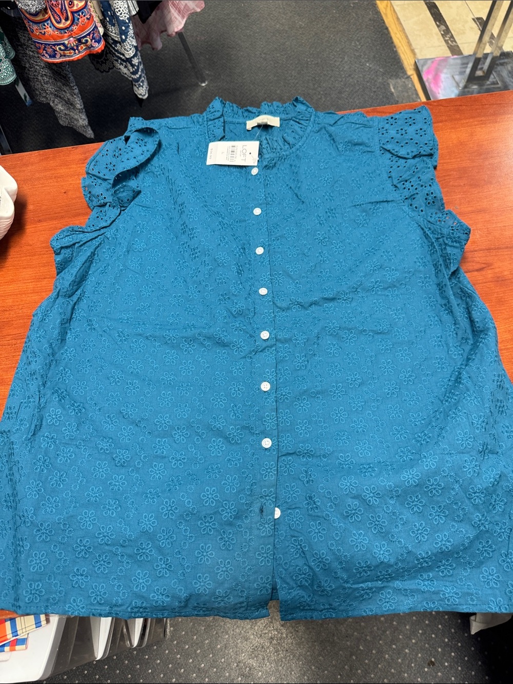 Loft outlet eyelet tank L // 091802